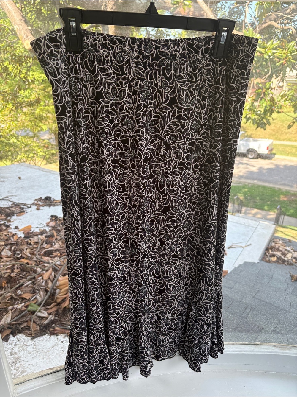 SJS Black and White Floral-Print Midi Skirt